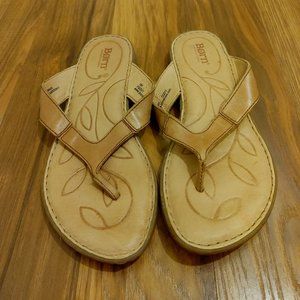 Tan BORN leater flip flops. COMFY!!